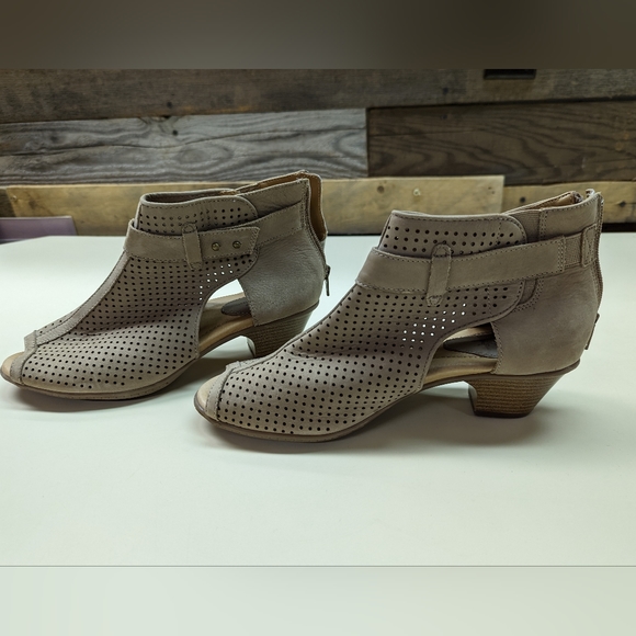 Earth Shoes Intrepid bootie 9.5 taupe tan - Picture 2 of 8